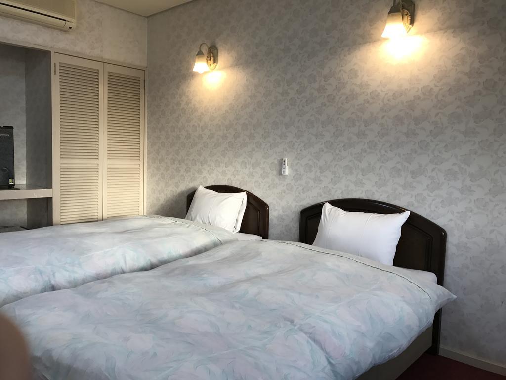 Hotel ペンション百万本のバラ "A Million Roses" Shimoda  Exterior foto